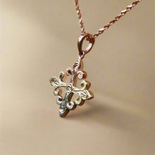 Load image into Gallery viewer, Multicolor Fleur De Lys Hawaiian Pendant 
