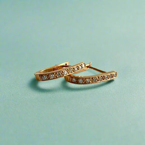 Oval Diamond Hoop Earrings in 18K Yellow Gold