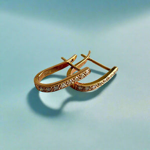 Oval Diamond Hoop Earrings in 18K Yellow Gold