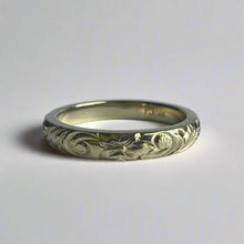 Load image into Gallery viewer, Hawaiian Old English &amp; Hibiscus 3mm barrel ring
