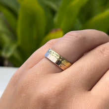 Load image into Gallery viewer, Two-tone 6mm Checkers Shiny Maile Ring in 14K Pink &amp; Green Gold
