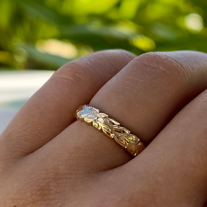 Scalloped Shiny Maile & Hibiscus 4mm Ring in 14 Yellow Gold