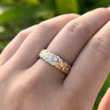 Load image into Gallery viewer, Nihoniho 6mm Ring with Flowers and Single Row Of Diamonds
