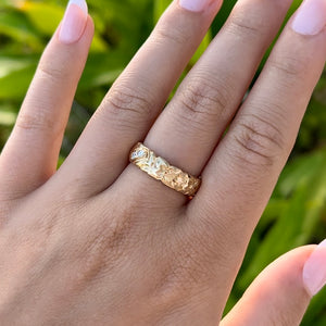 Nihoniho 6mm Ring with Flowers and Single Row Of Diamonds