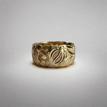 Load image into Gallery viewer, Hawaiian Ring with Turtle and Plumeria Engraving
