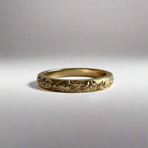 Old English & Hibiscus 3mm Barrel Ring 