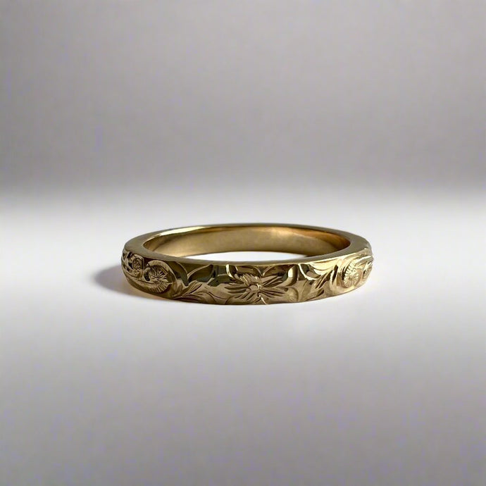 Old English & Hibiscus 3mm Barrel Ring 