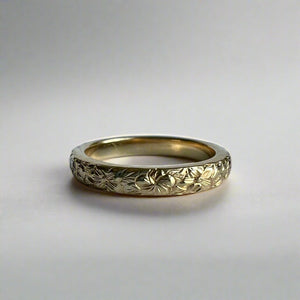 Hibiscus and Plumeria Engraved Hawaiian Ring in Yellow Gold