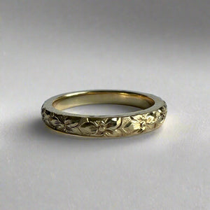 Hibiscus All Around 3mm Barrel Ring in 14K Yellow Gold