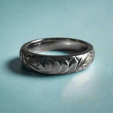 Load image into Gallery viewer, Old English Barrel 4mm Ring in White Gold 
