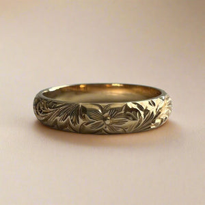 Hawaiian Makana Ring with Hibiscus and Old English Engraving