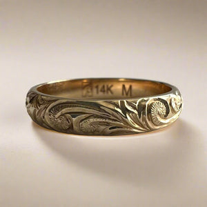 Hawaiian Makana Ring with Hibiscus and Old English Engraving