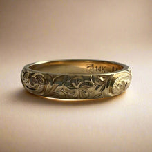 Load image into Gallery viewer, Hawaiian Makana 4mm Barrel Ring with Old English &amp; Plumeria engraving
