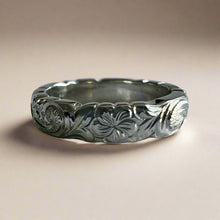 Load image into Gallery viewer, Scalloped Old English, Plumeria &amp; Hibiscus 4mm Ring in Platinum
