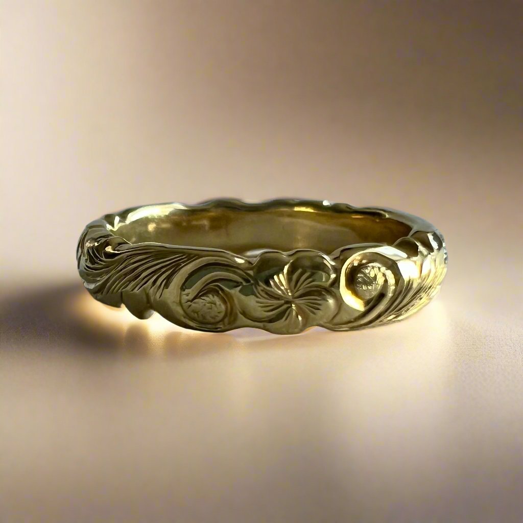 Scalloped Old English & Plumeria 4mm Ring in 18K Yellow Gold