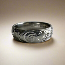 Load image into Gallery viewer, Old English with flowers 6mm platinum ring
