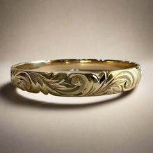 Load image into Gallery viewer, Scalloped Old English &amp; Hibiscus 8mm Bangle Bracelet in 14K Yellow Gold
