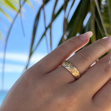 Load image into Gallery viewer, Old English with flowers 6mm gold ring
