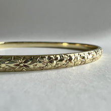 Load image into Gallery viewer, Hibiscus &amp; Plumeria with Leaves 4mm Bangle Bracelet in 14K Green Gold
