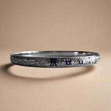 Load image into Gallery viewer, Shiny Maile &amp; Hibiscus 6mm &quot;Kuuipo&quot; Bangle Bracelet in 14K White Gold
