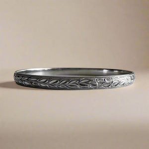 Shiny Maile & Hibiscus 6mm "Kuuipo" Bangle Bracelet in 14K White Gold