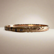 Load image into Gallery viewer, Scalloped Shiny Maile &amp; Hibiscus 6mm Bangle Bracelet in 14K Pink Gold
