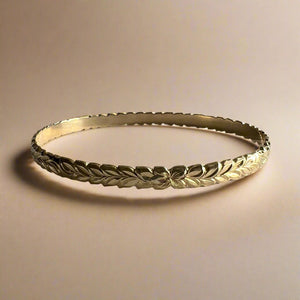 Scalloped Shiny Maile  w/ Hibiscus & Plumeria 6mm Bangle Bracelet in 14K Yellow Gold