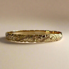 Load image into Gallery viewer, Scalloped Old English &amp; 4x Hibiscus 8mm Bangle Bracelet in 14K Yellow Gold
