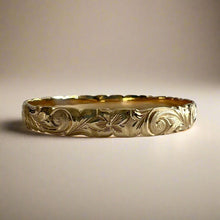 Load image into Gallery viewer, Scalloped Old English &amp; 4x Hibiscus 8mm Bangle Bracelet in 14K Yellow Gold
