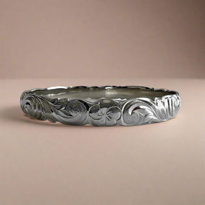 Scalloped Old English w/ Hibiscus & Plumeria 8mm Bangle Bracelet in 14K White Gold