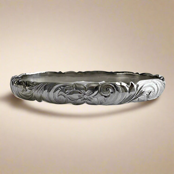 Scalloped Old English w/ Hibiscus & Plumeria 8mm Bangle Bracelet in 14K White Gold