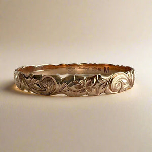 Scalloped Old English & Hibiscus 8mm Makana Bangle Bracelet in 14K Pink Gold