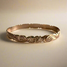 Load image into Gallery viewer, Scalloped Old English &amp; 2x Hibiscus 8mm Makana Bangle Bracelet in 14K Pink Gold
