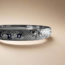 Load image into Gallery viewer, Hawaiian Maile &amp; Hibiscus 8mm &quot;Kuuipo&quot; Bangle Bracelet in 14K White Gold
