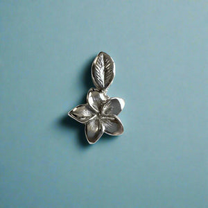 Huaka Bright Starflower Pendant in 14K White Gold