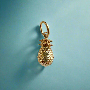 Small Hawaiian Pineapple Pendant in 14K Gold