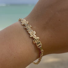 Load and play video in Gallery viewer, Scalloped Hawaiian Petroglyph Turtle ID Bracelet in 14K Yellow Gold
