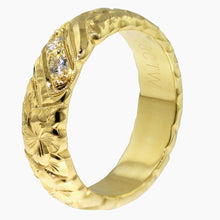 Load image into Gallery viewer, Nihoniho 6mm Ring with Flowers and Single Row Of Diamonds
