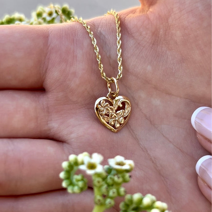 Gold Hawaiian flower pendant with filigree plumerias